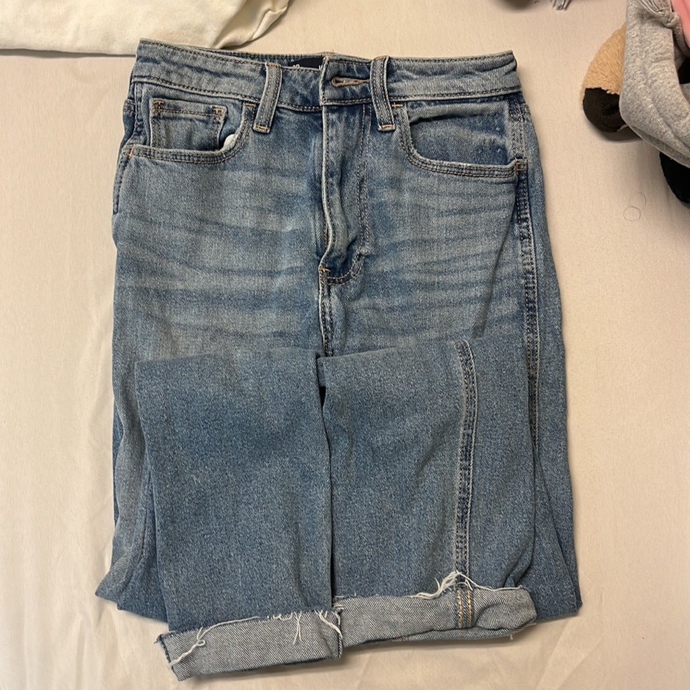 Hollister ultra high rise mom jeans 0R